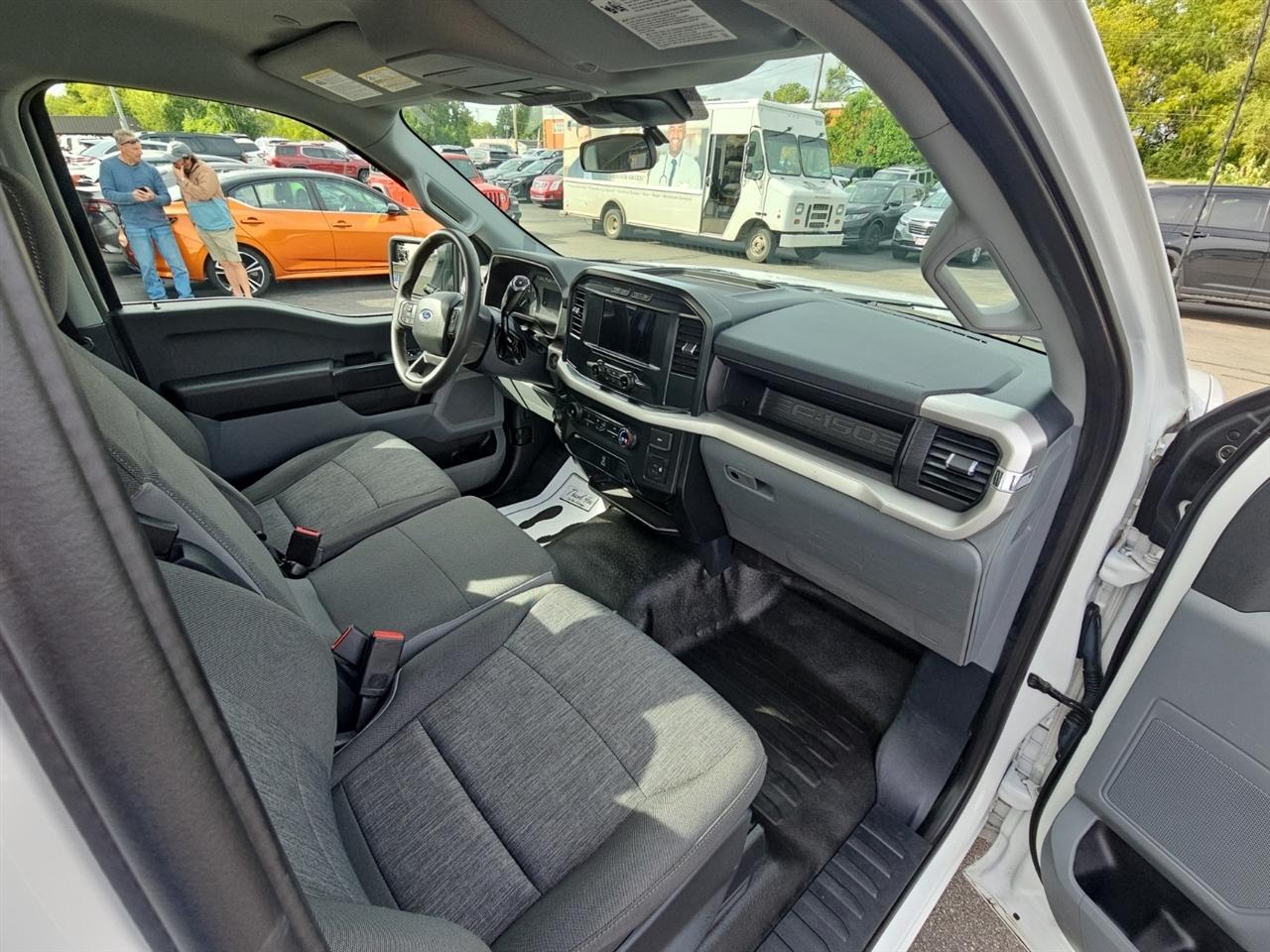 Ford F-150 XLT 4WD Reg Cab 8' Box 2022
