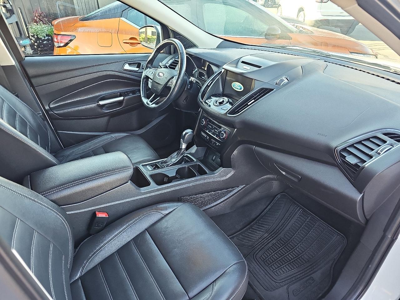Ford Escape Titanium 4WD 2017