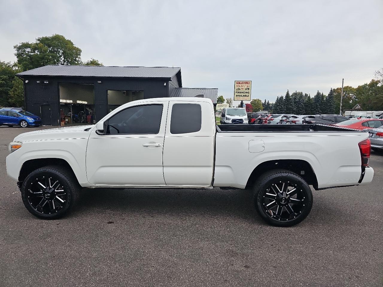 Toyota Tacoma 4WD SR5 Double Cab 6' Bed AT (Natl) 2021