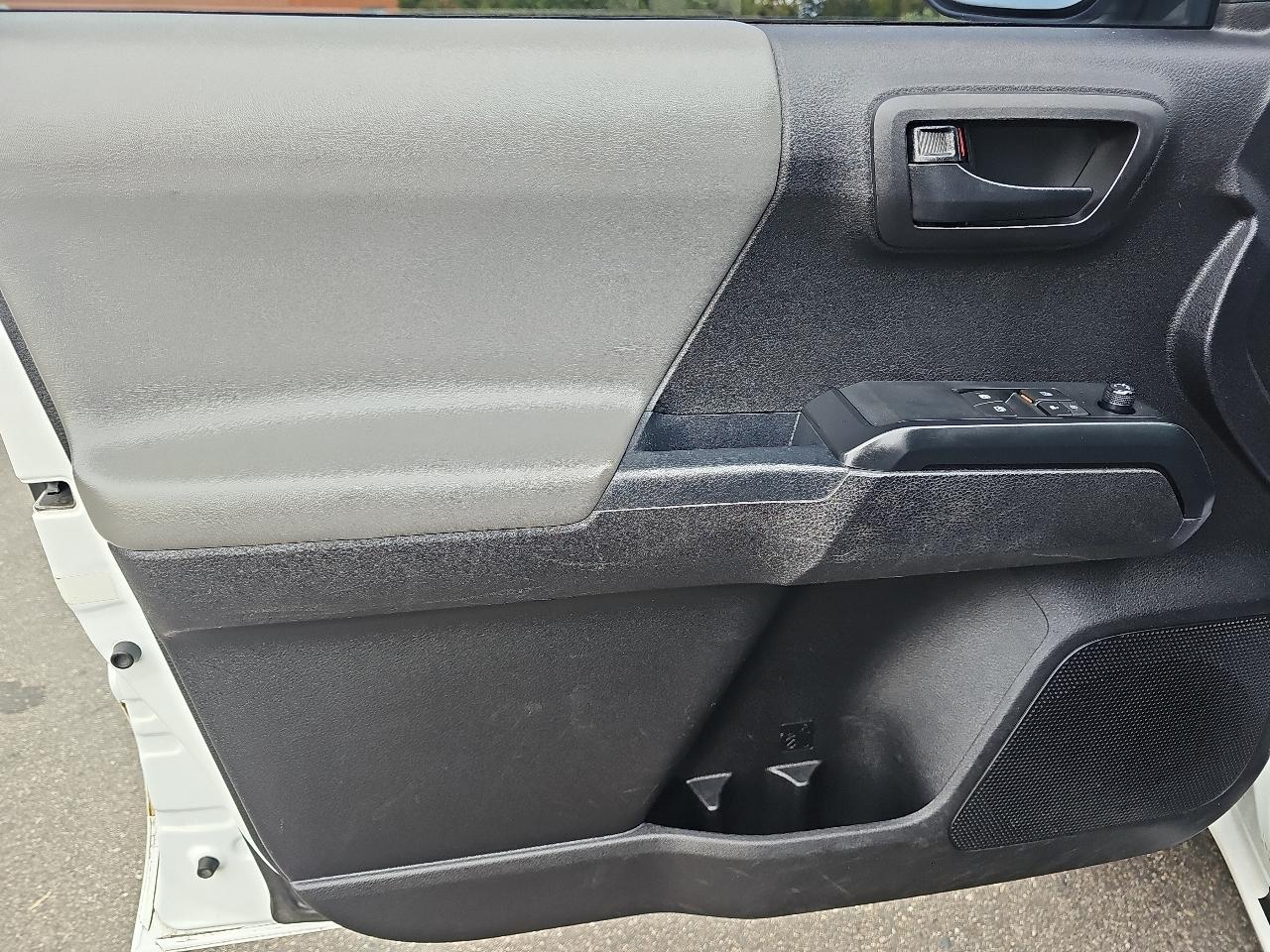 Toyota Tacoma 4WD SR5 Double Cab 6' Bed AT (Natl) 2021