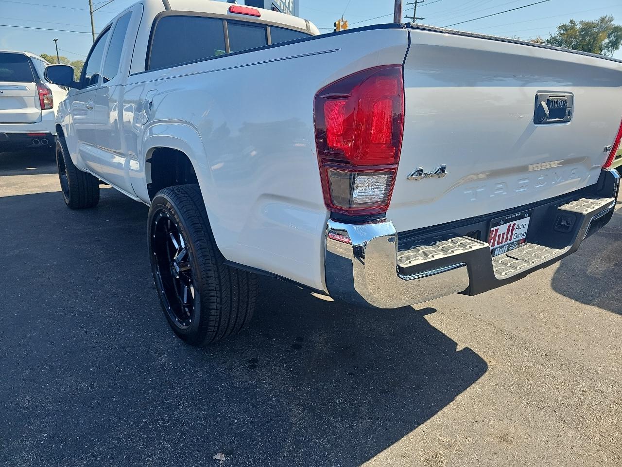 Toyota Tacoma 4WD SR5 Double Cab 6' Bed AT (Natl) 2021