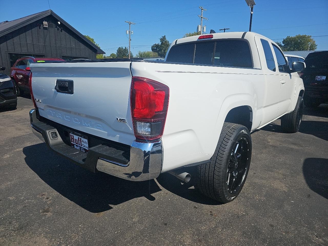 Toyota Tacoma 4WD SR5 Double Cab 6' Bed AT (Natl) 2021