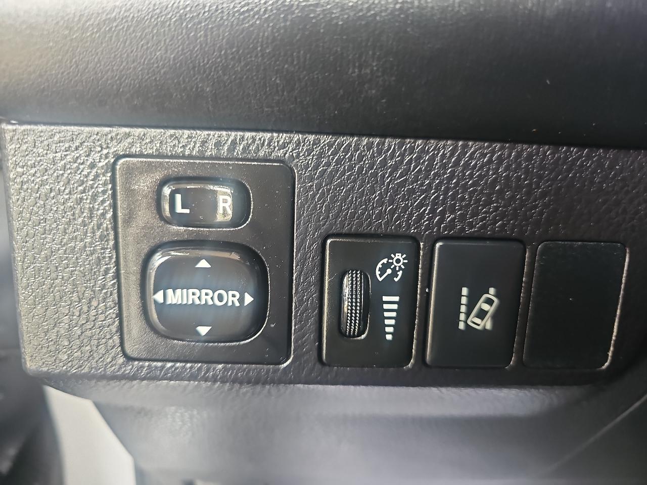 Toyota RAV4 SE AWD (Natl) 2017