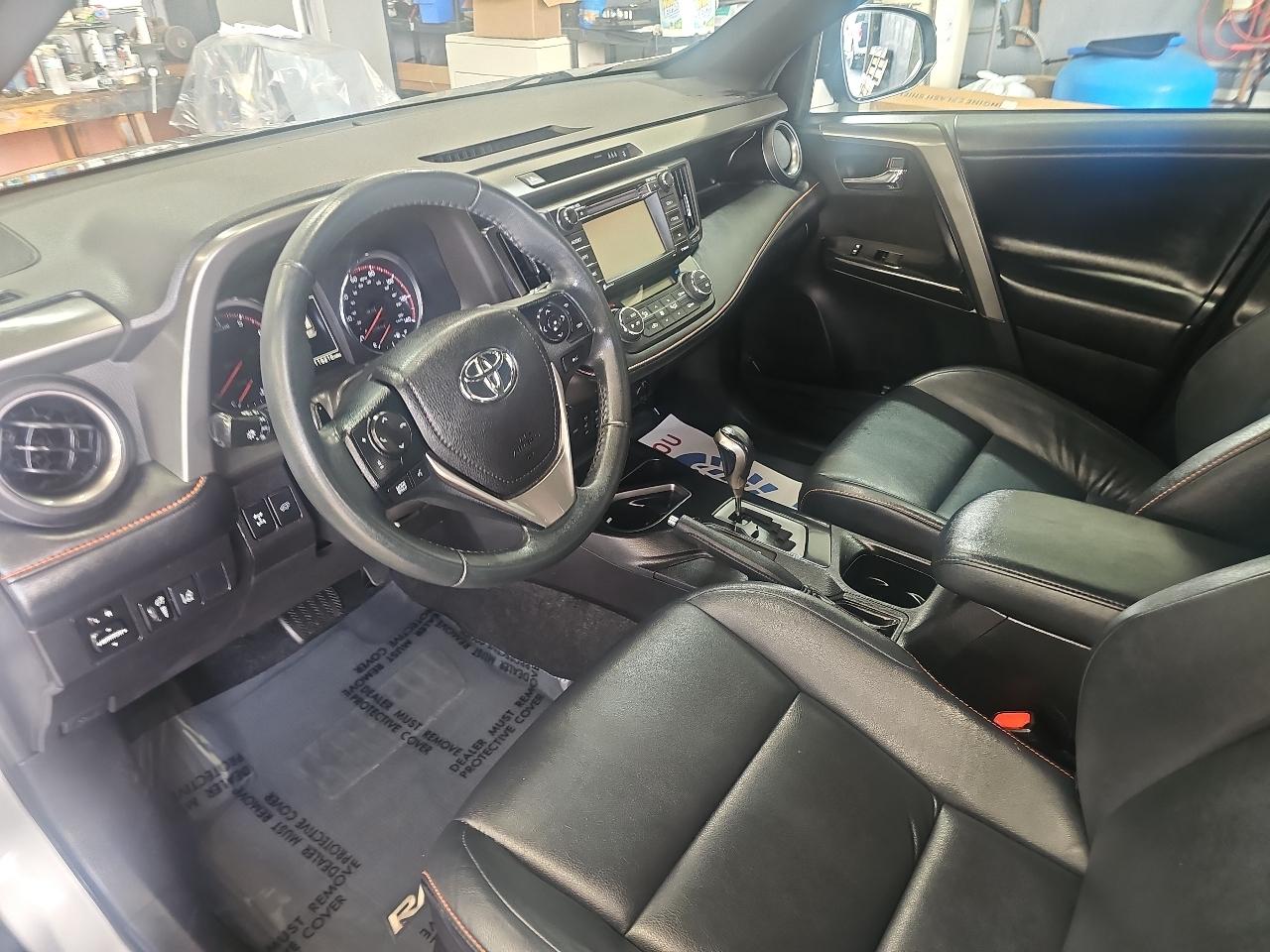 Toyota RAV4 SE AWD (Natl) 2017