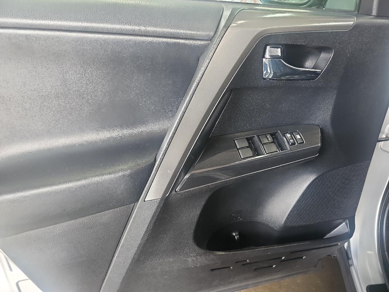 Toyota RAV4 SE AWD (Natl) 2017
