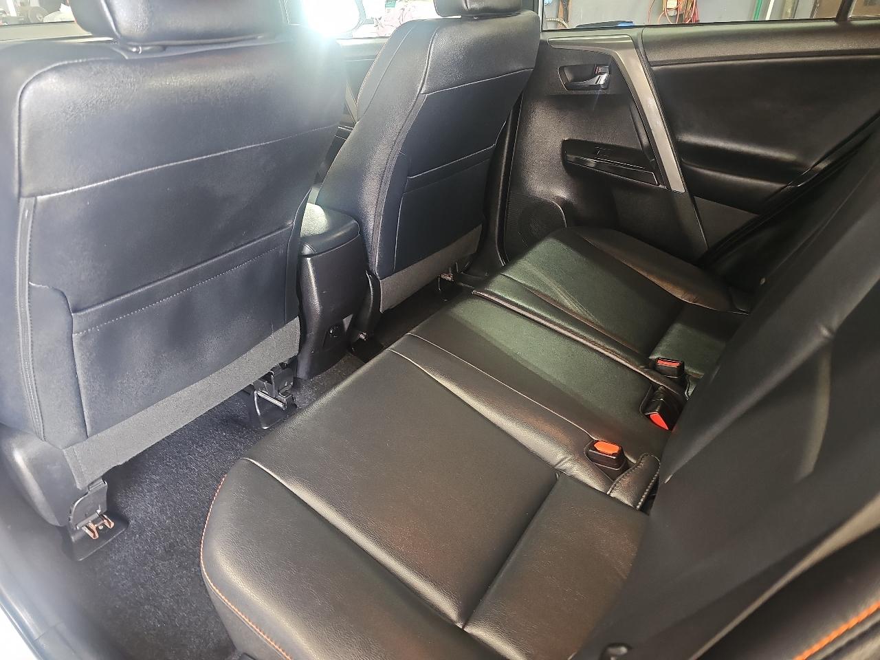 Toyota RAV4 SE AWD (Natl) 2017
