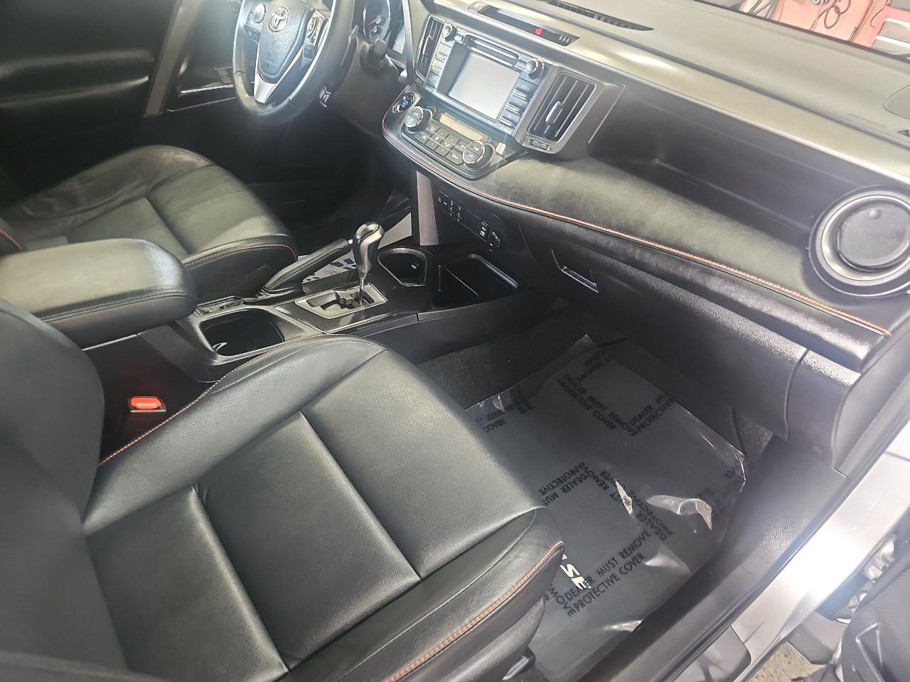 Toyota RAV4 SE AWD (Natl) 2017