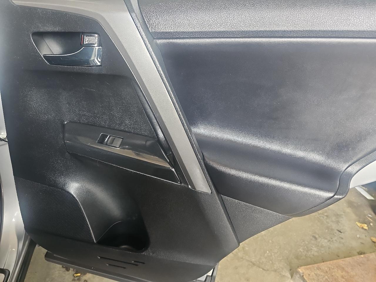 Toyota RAV4 SE AWD (Natl) 2017