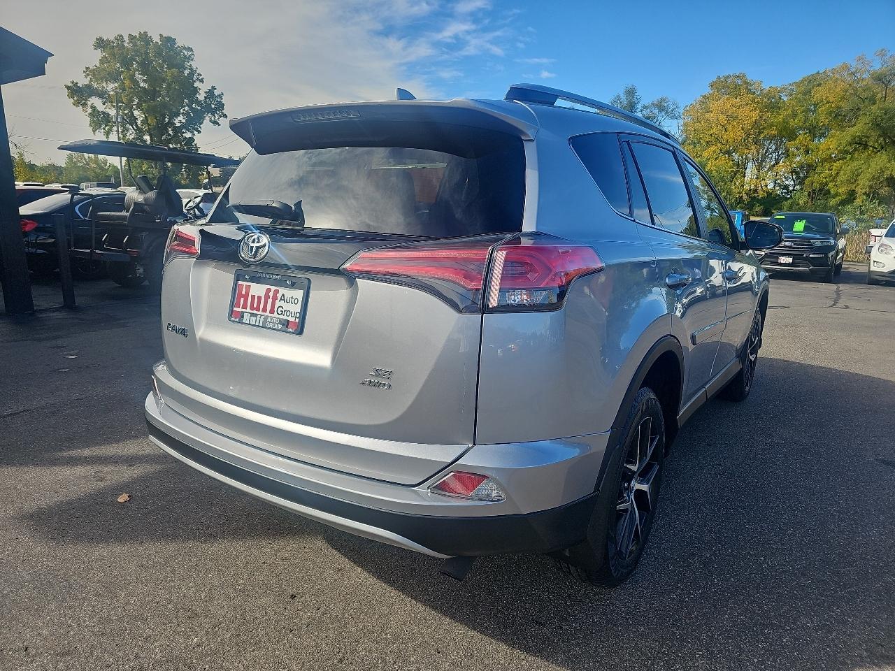 Toyota RAV4 SE AWD (Natl) 2017