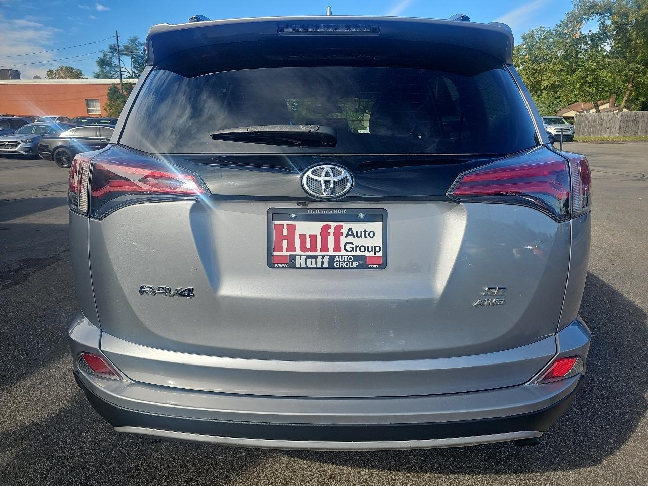 Toyota RAV4 SE AWD (Natl) 2017