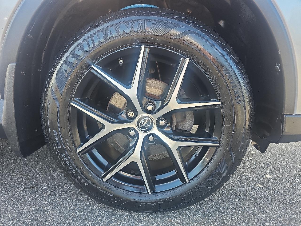 Toyota RAV4 SE AWD (Natl) 2017