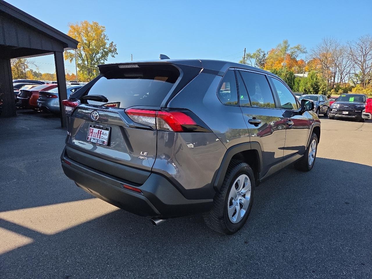 Toyota RAV4 LE AWD (Natl) 2022