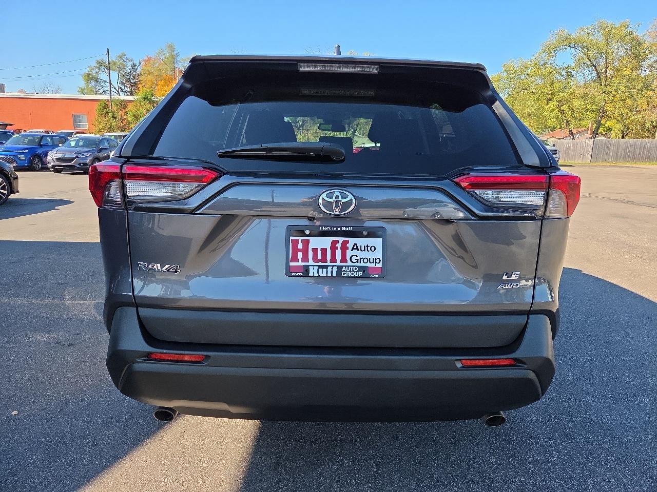 Toyota RAV4 LE AWD (Natl) 2022