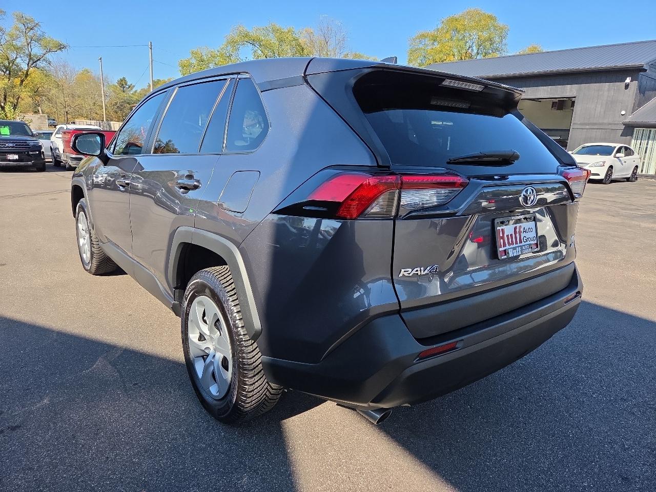 Toyota RAV4 LE AWD (Natl) 2022