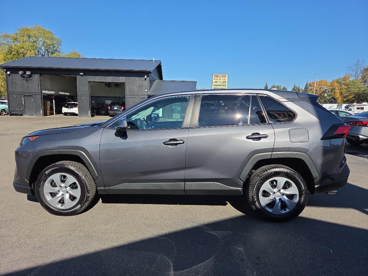 Toyota RAV4 LE AWD (Natl) 2022