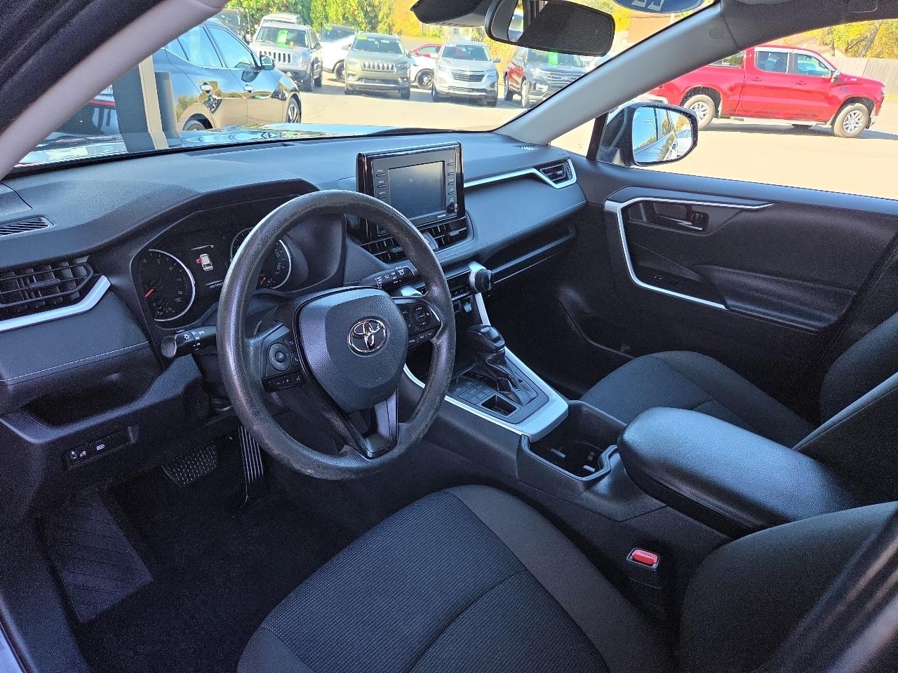 Toyota RAV4 LE AWD (Natl) 2022