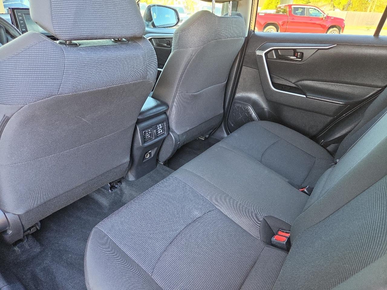 Toyota RAV4 LE AWD (Natl) 2022