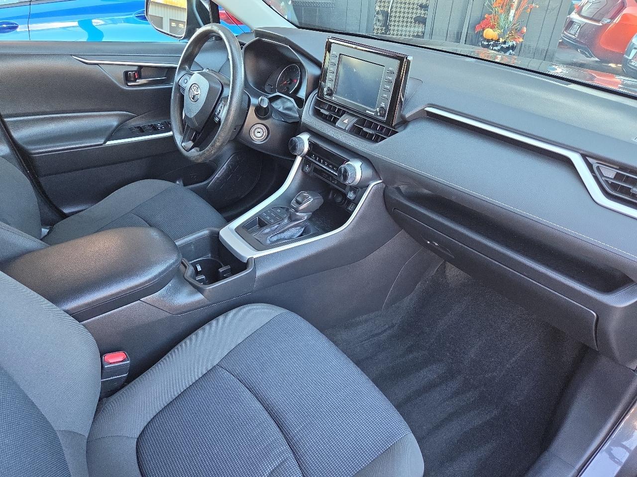 Toyota RAV4 LE AWD (Natl) 2022