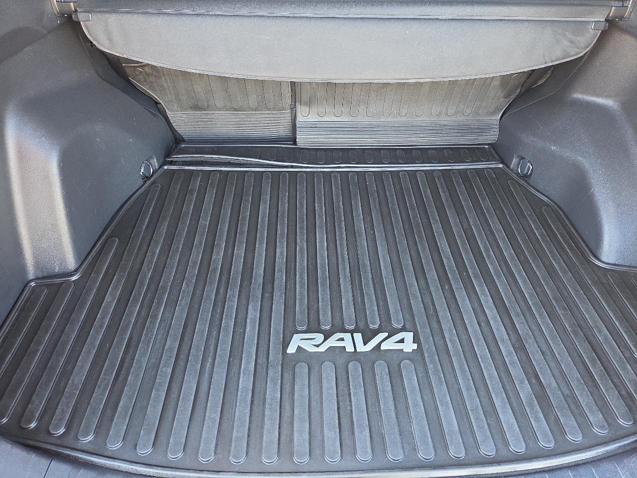 Toyota RAV4 LE AWD (Natl) 2022