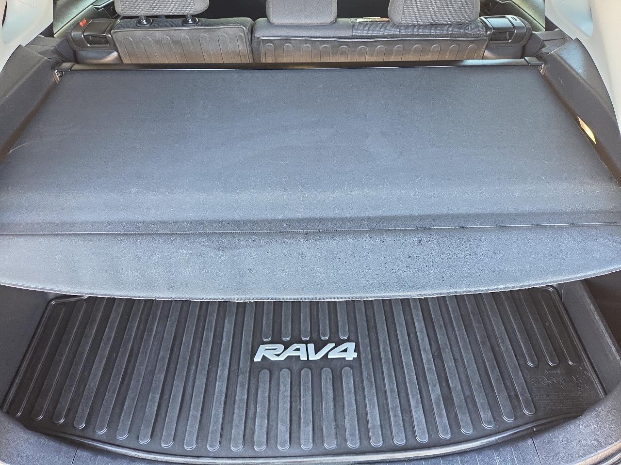 Toyota RAV4 LE AWD (Natl) 2022