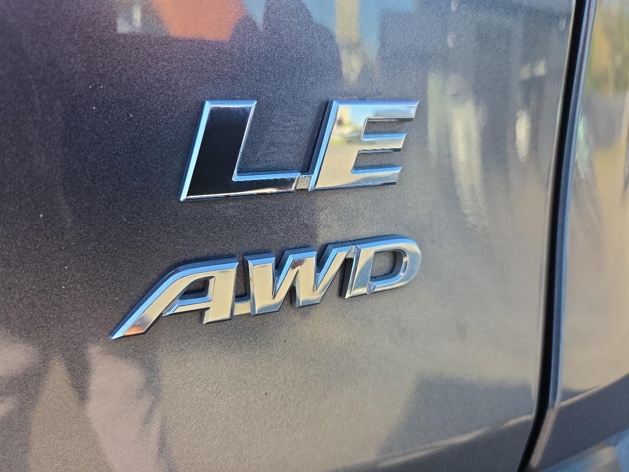 Toyota RAV4 LE AWD (Natl) 2022