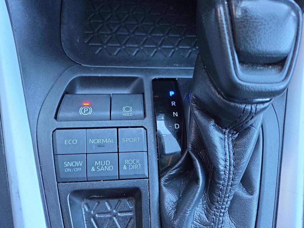 Toyota RAV4 LE AWD (Natl) 2022