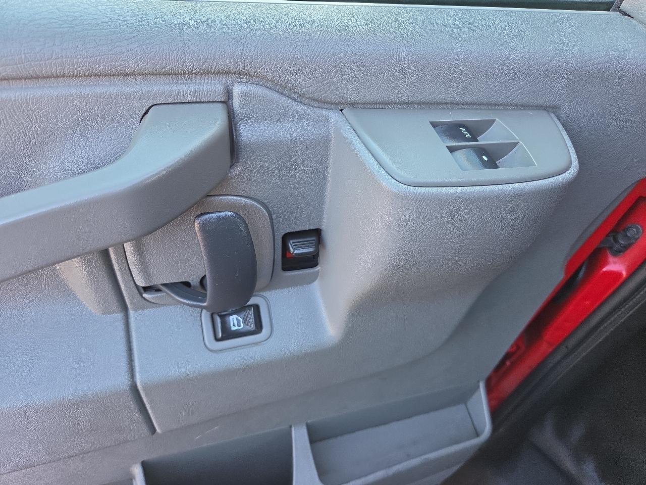 GMC Savana Cargo Van RWD 2500 135" 2019