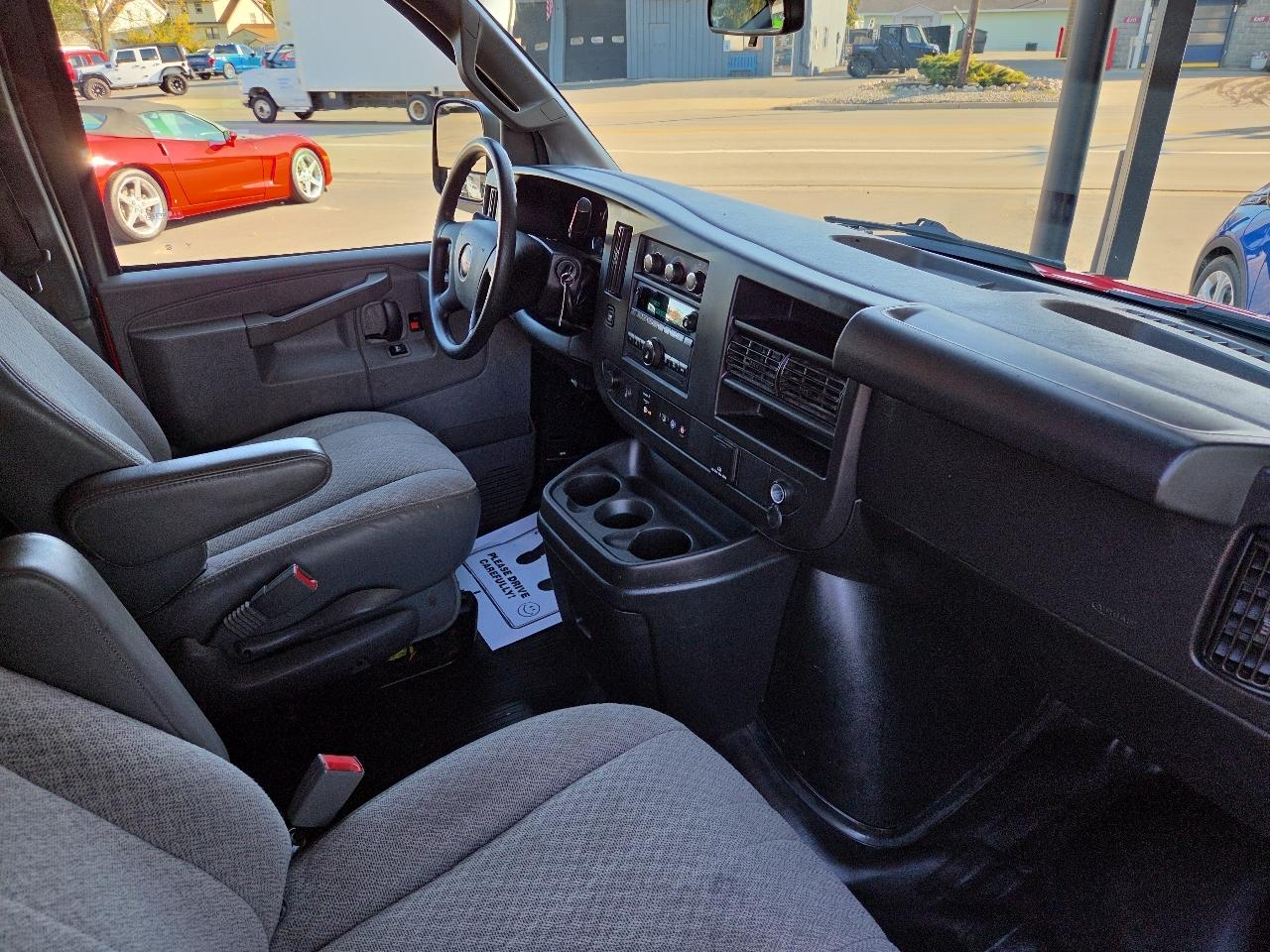 GMC Savana Cargo Van RWD 2500 135" 2019