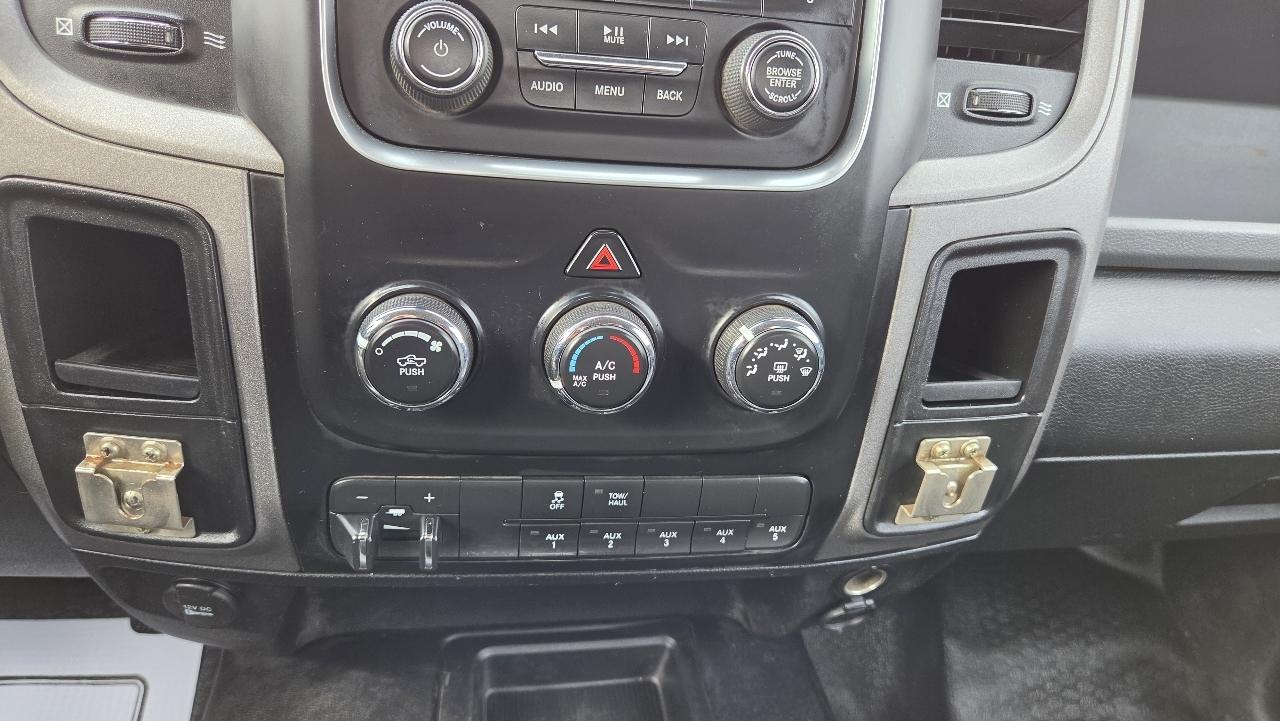 RAM 2500 4WD Reg Cab 140.5" Tradesman 2015