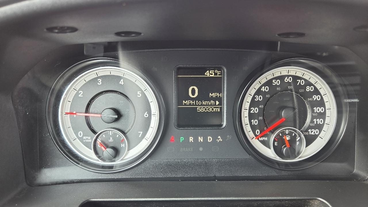 RAM 2500 4WD Reg Cab 140.5" Tradesman 2015