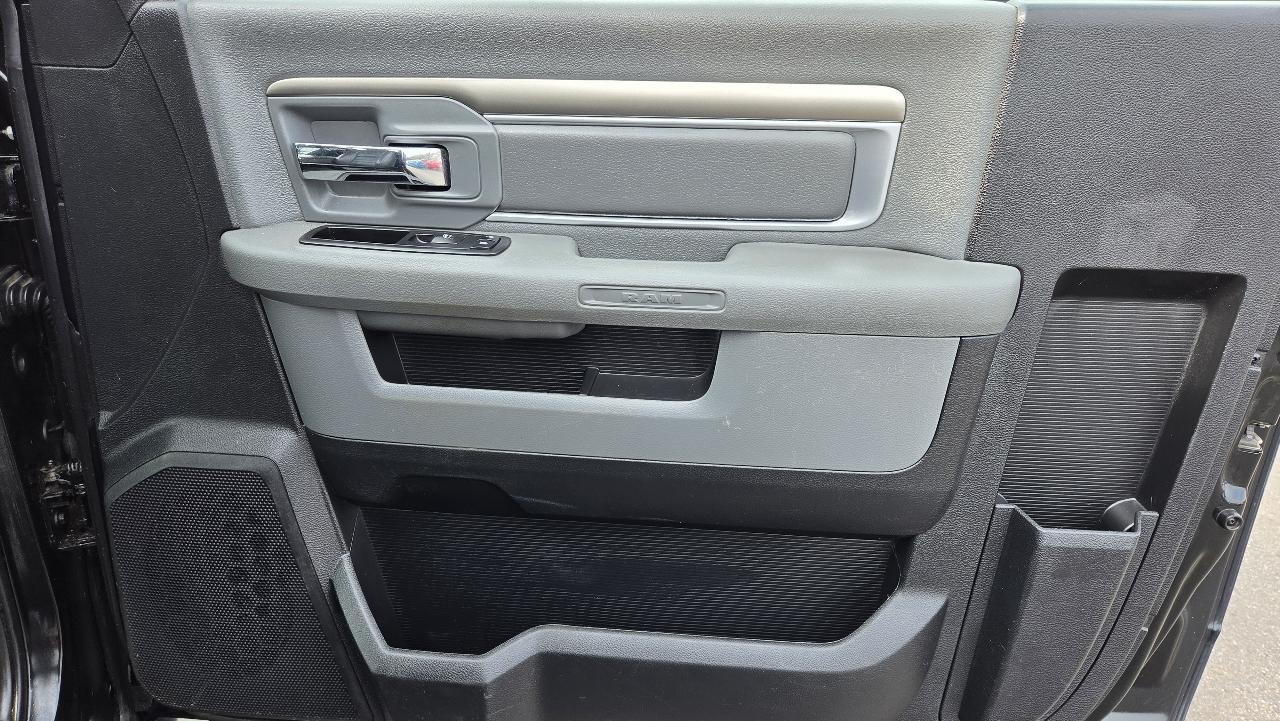 RAM 2500 4WD Reg Cab 140.5" Tradesman 2015