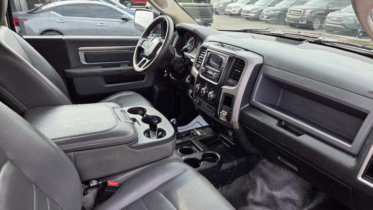 RAM 2500 4WD Reg Cab 140.5" Tradesman 2015