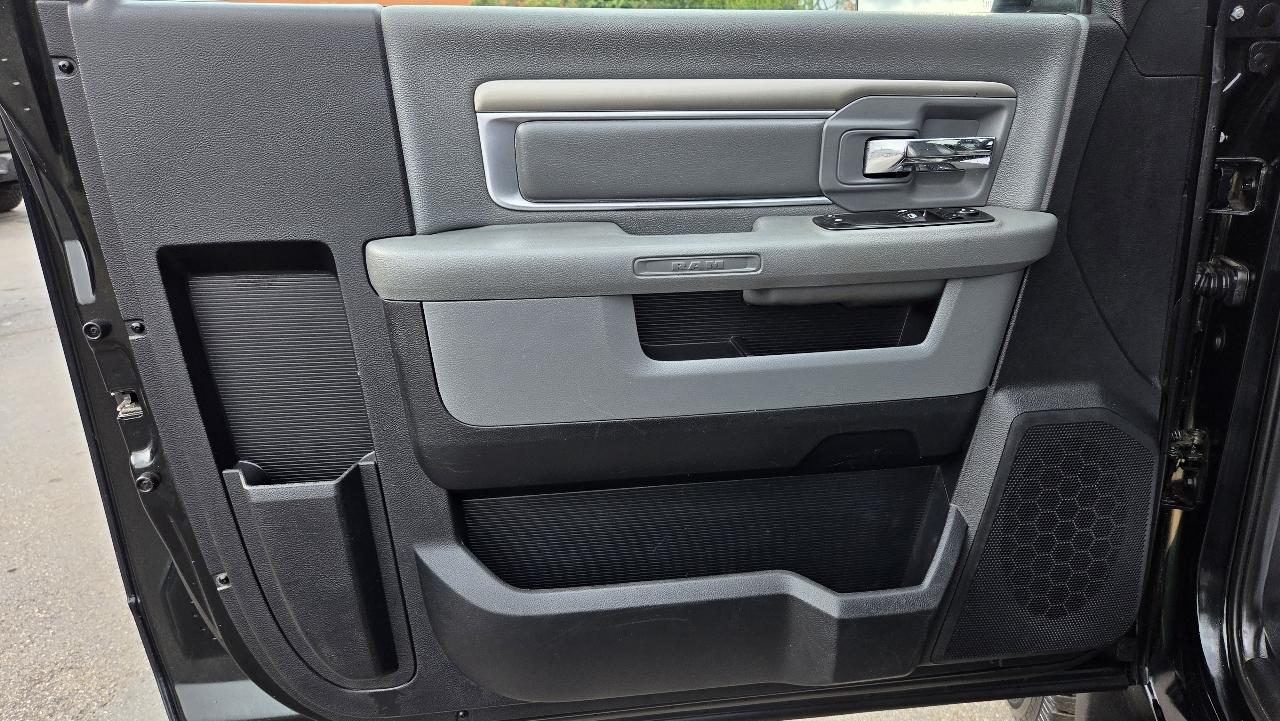 RAM 2500 4WD Reg Cab 140.5" Tradesman 2015