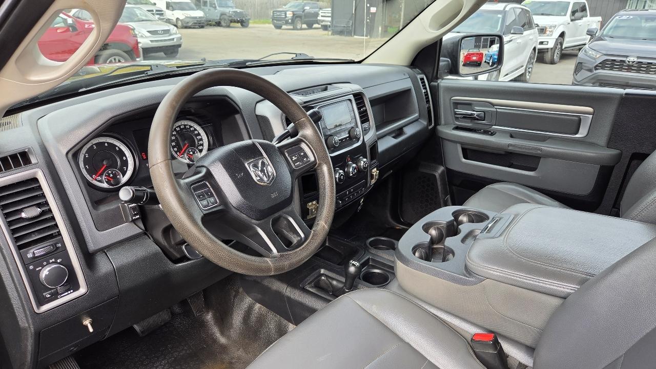 RAM 2500 4WD Reg Cab 140.5" Tradesman 2015
