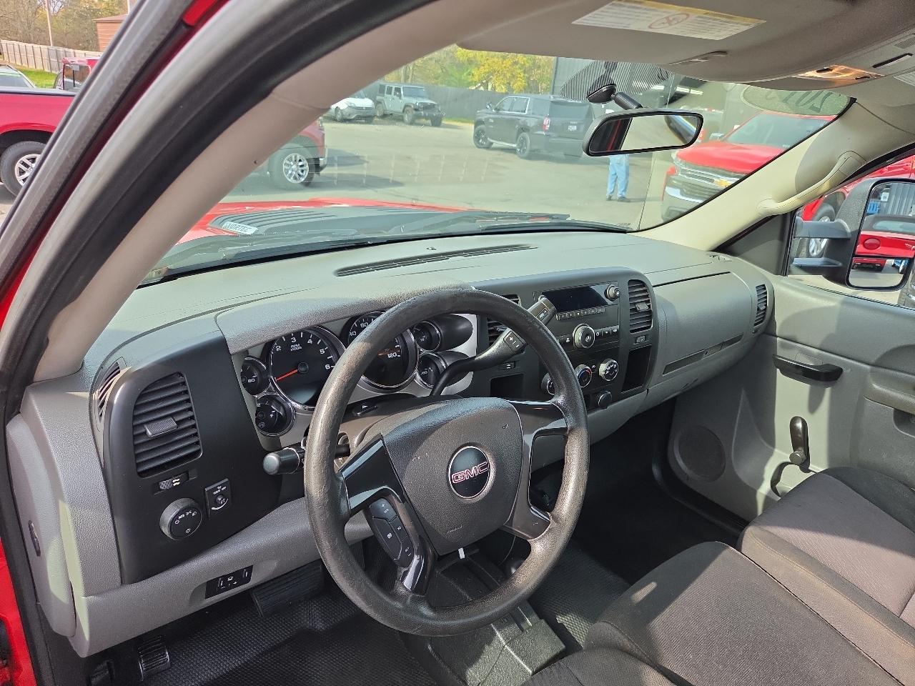 GMC Sierra 2500HD 4WD Reg Cab 133.7" Work Truck 2013