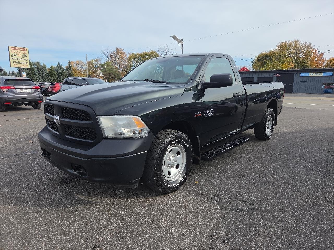 RAM 1500 4WD Reg Cab 140.5" Tradesman 2015