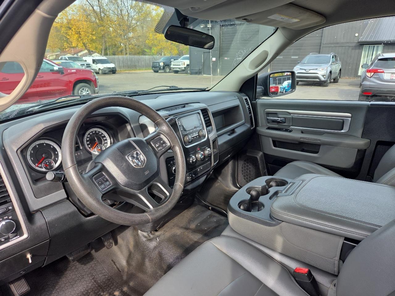 RAM 1500 4WD Reg Cab 140.5" Tradesman 2015