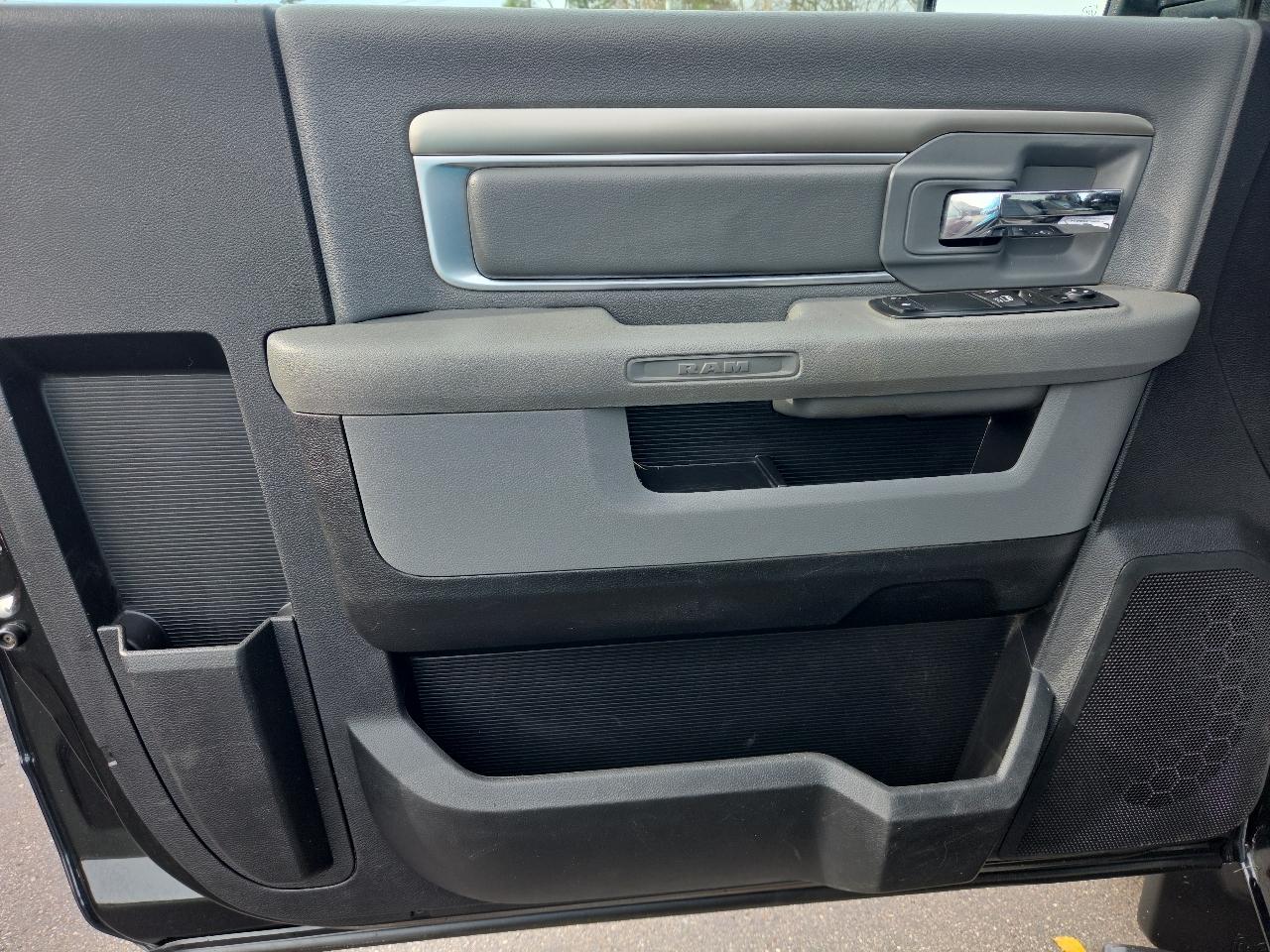 RAM 1500 4WD Reg Cab 140.5" Tradesman 2015