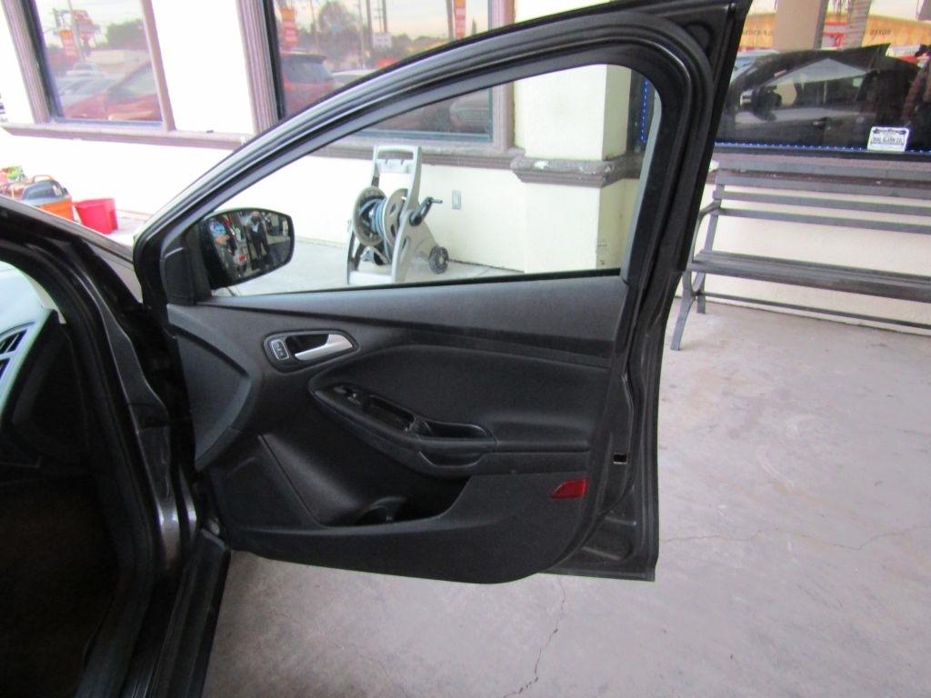 Ford Focus SE Sedan 2015