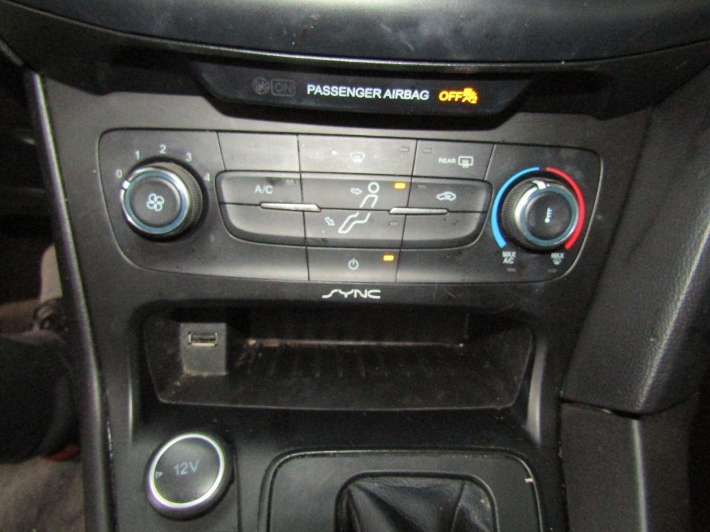 Ford Focus SE Sedan 2015