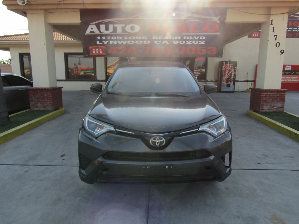 Toyota RAV4 LE FWD 2018