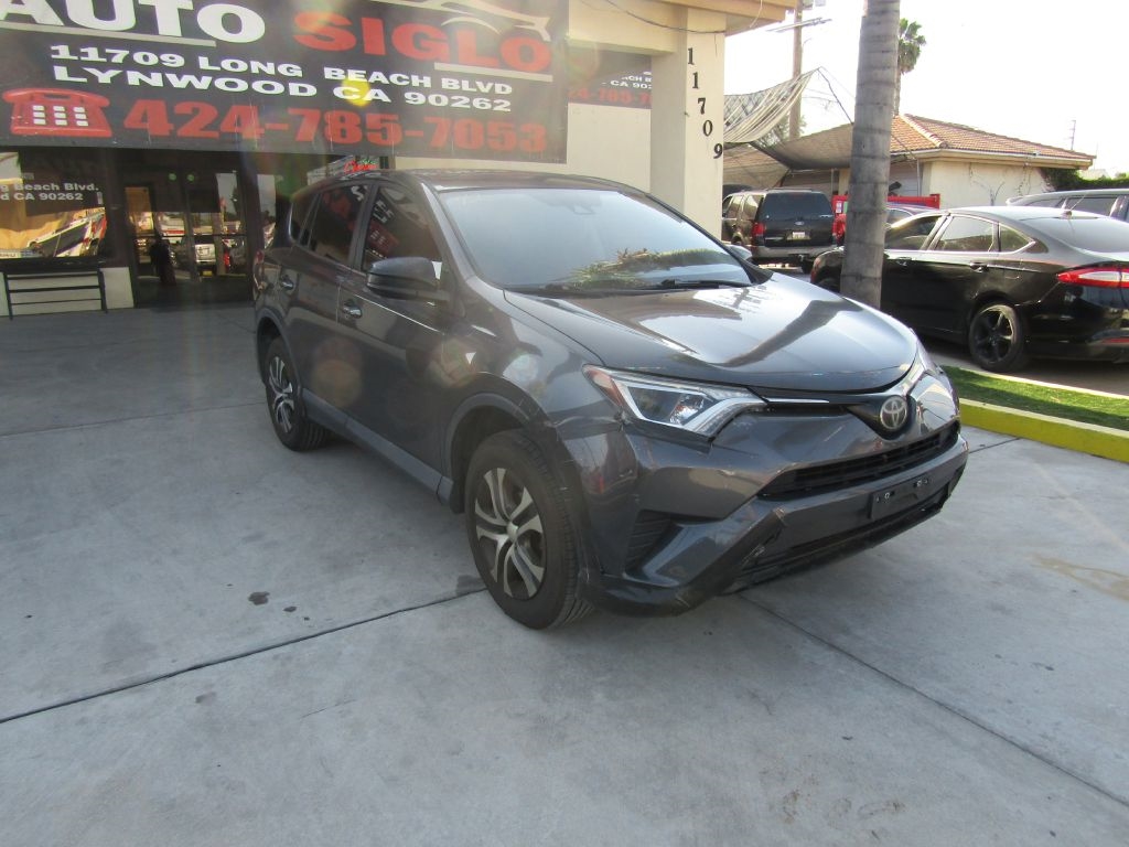 Toyota RAV4 LE FWD 2018