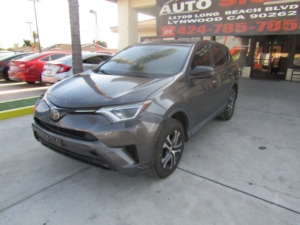 Toyota RAV4 LE FWD 2018