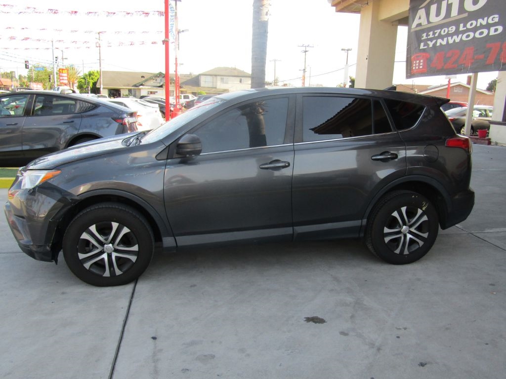 Toyota RAV4 LE FWD 2018