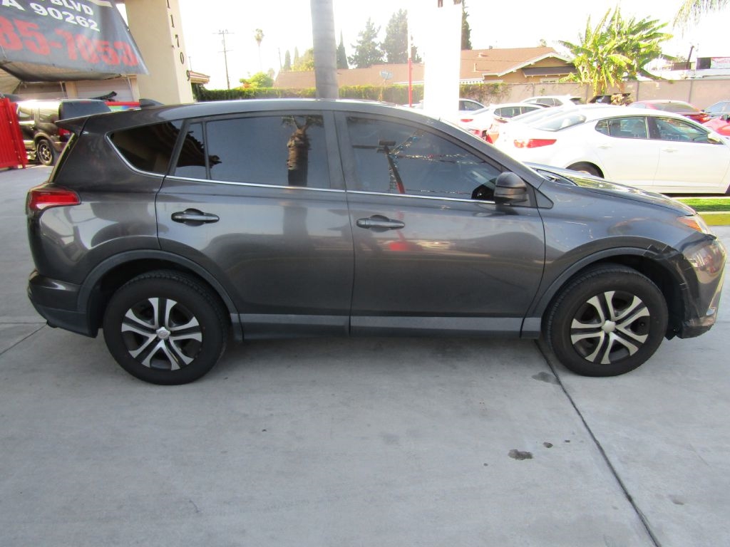 Toyota RAV4 LE FWD 2018