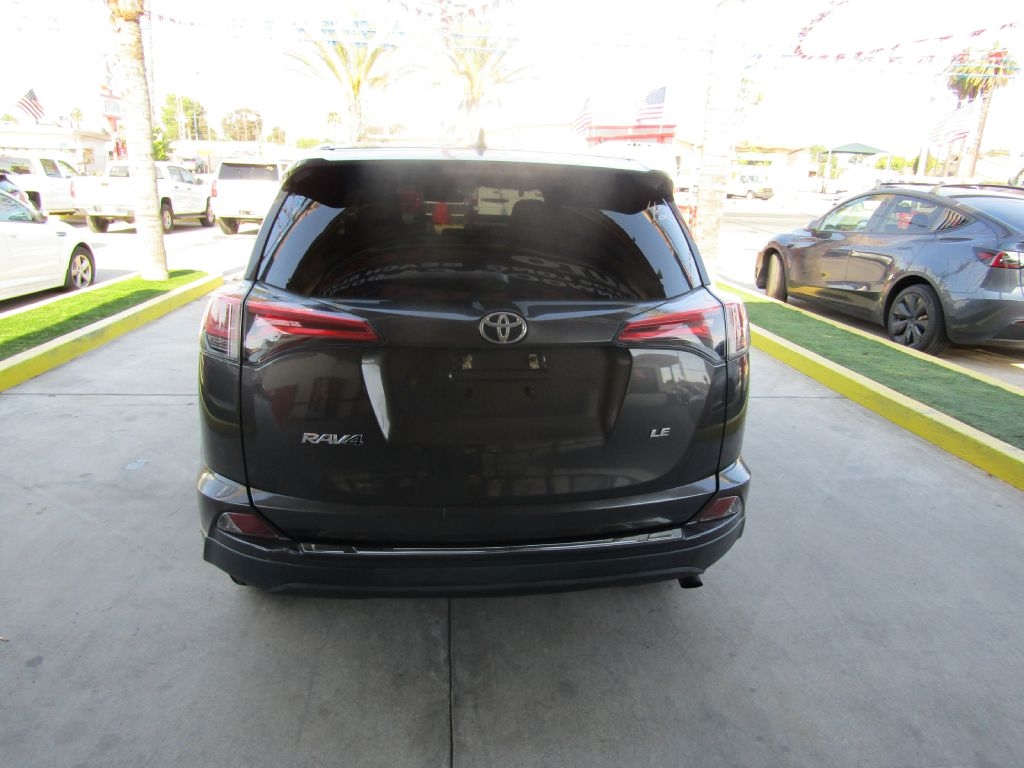 Toyota RAV4 LE FWD 2018