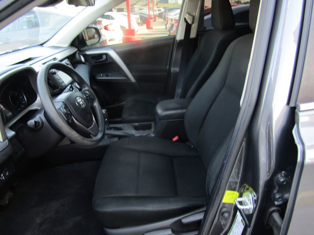 Toyota RAV4 LE FWD 2018