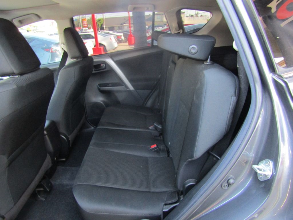 Toyota RAV4 LE FWD 2018