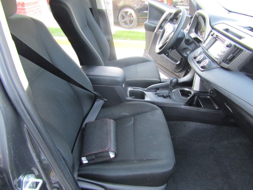 Toyota RAV4 LE FWD 2018