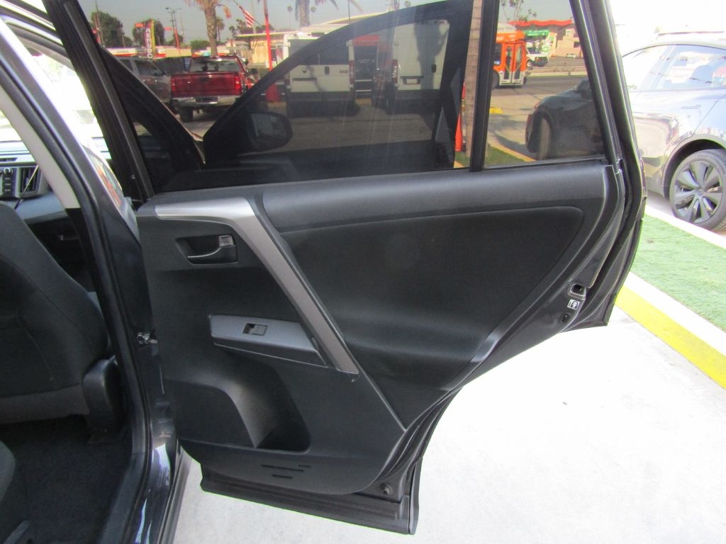 Toyota RAV4 LE FWD 2018